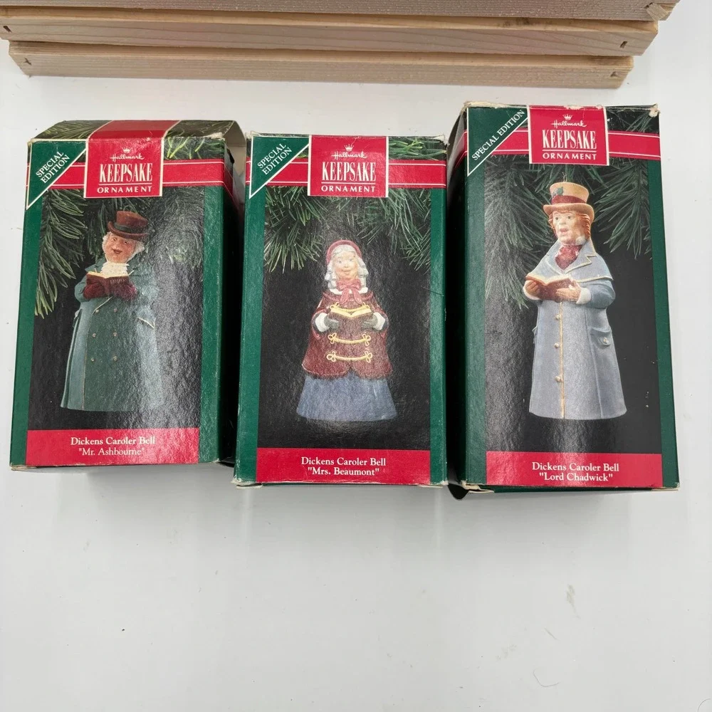 Hallmark Dickens Caroler Bell Set Mr Ashbourne Mrs Beaumont Lord‎ Chadwick 1990s
